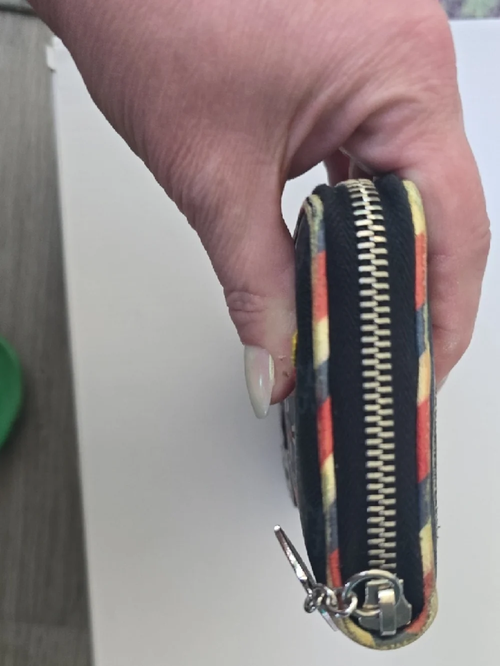 Gucci Black Logo Zip-Around Wallet with Rainbow UFO Patch - Picture 7 of 10